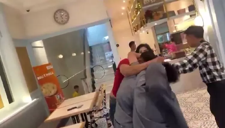 Penganiayaan terhadap dokter koas dari Fakultas Kedokteran Universitas Sriwijaya (Unsri) Palembang.