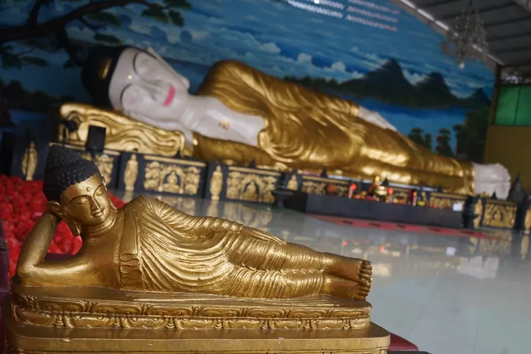 Patung Buddha tidur di Vihara Buddha Dharma dan 8 Pho Sat, Desa Tonjong, Kecamatan Tajurhalang, Kabupaten Bogor, Kamis, 23 Januari 2025.