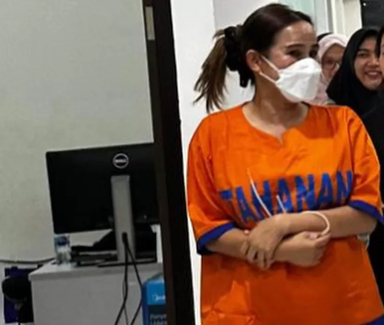 Isa Zega akhirnya resmi ditahan di Polda Jawa Timur.