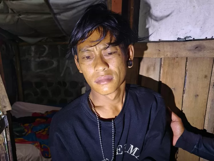 Tampang pengamen viral yang membentak sopir angkot saat diamankan Petugas Gabungan Kota Bogor. 