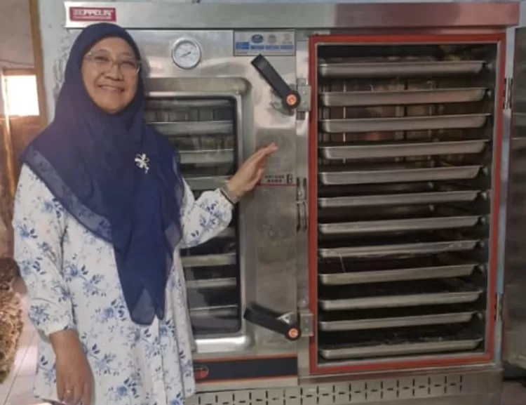 Departemen IPTP Fakultas Peternakan IPB lakukan pendampingan produksi telur asin dan tepung untuk program MBG 