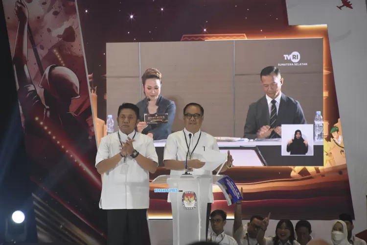 HDCU, saat closing dan Cik jang melantunkan dua pantun.