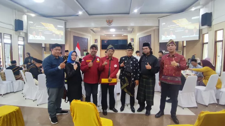 Utusan dari Singapura (tanjak hitam)  hadir menyemarakkan pelantikan PW MABMI Sumsel 