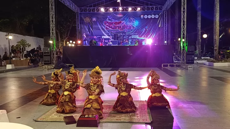 Ketika Jemari Menari, Tradisi Bernyanyi: Tanggai Sanggar Nago Besaung Membius Parade Bunyi&rsquo;an 2025