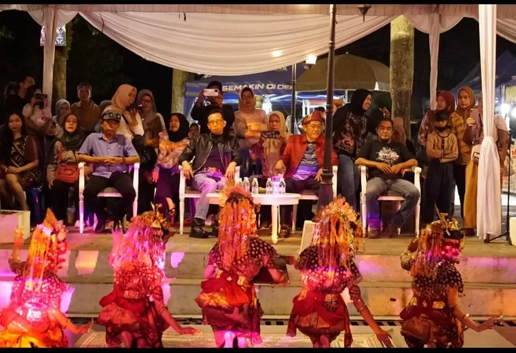 tarian tanggai dari Sanggar Naga Besaung melengkapi Parade Bunyian 