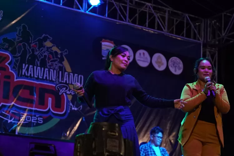 Penampilan dua biduan dari KKPP memukau