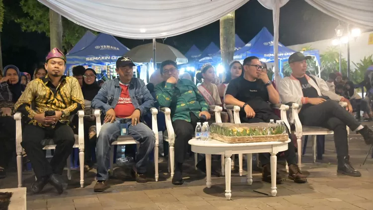 Perwakilan dari BPK wilayah VI dan Wakil Ketua DPRD Pali hadir di Parade Bunyian