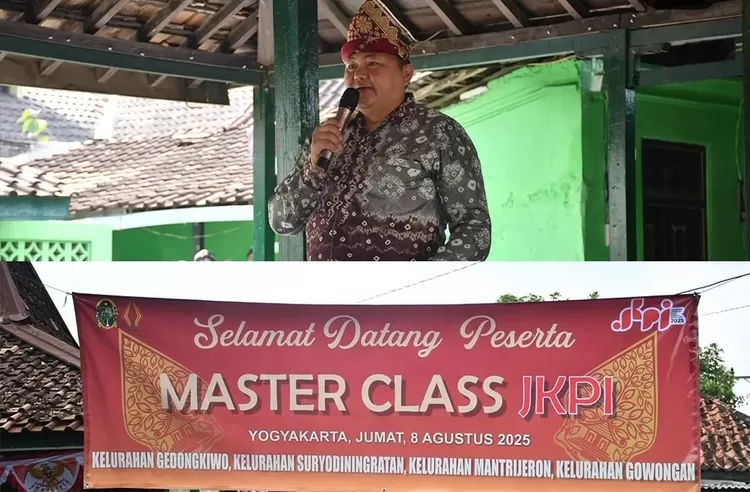Sekdin Kebudayaan Palembang, Septa Marus saat sampaikan sambutan di Master Class JKPI di Yogyakarta