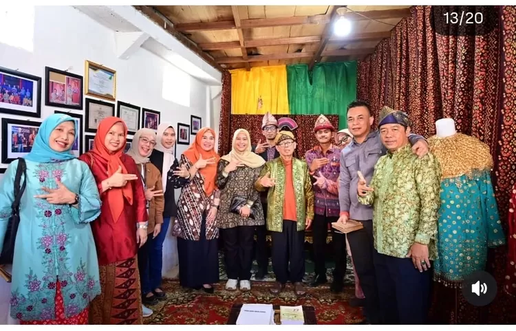 Di Kampung Dulmuluk di Tangga Takat, Lorong Taman Bacaan juga disiapkan Galeri agar pengunjung juga bisa merasakan menjadi bagian dari Dulmuluk