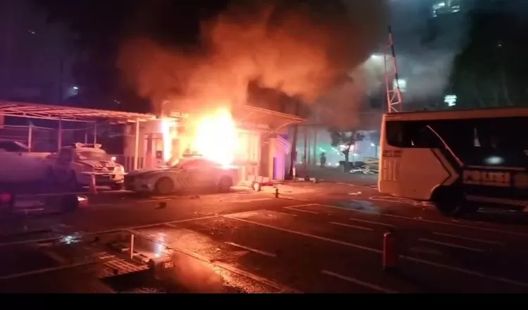 Saat api masih menyala dini hari tadi