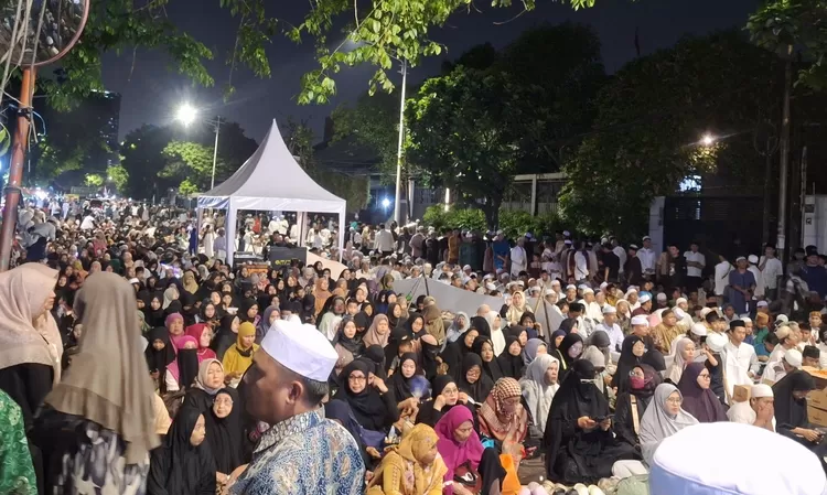 Lautan Jamaah Penuhi Petamburan: Maulid Akbar FPI Angkat Tema Revolusi Akhlak untuk Indonesia Berkah