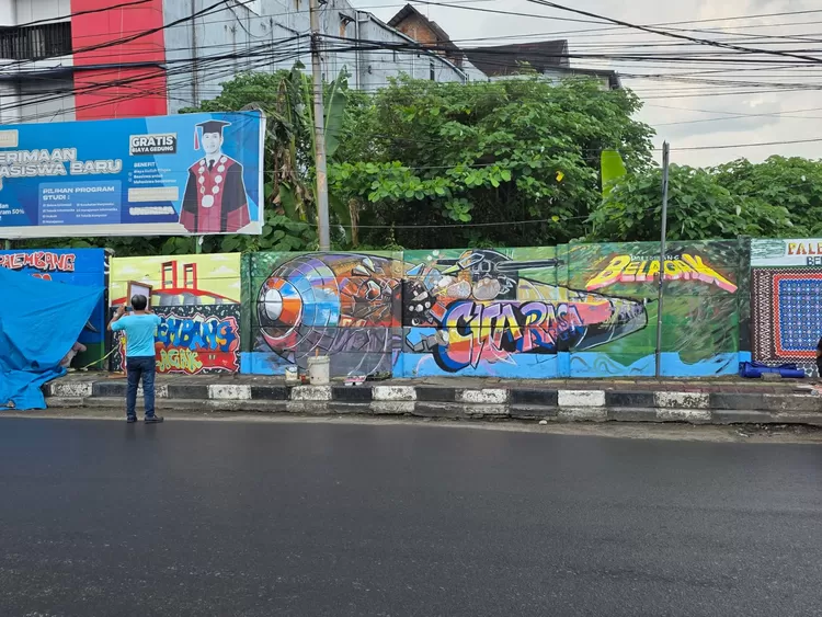 Kapal selam terdampar di Jalan Jenderal Sudirman