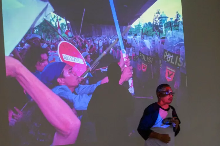 Menyelami Jejak Visual: Fotografi sebagai Penanda Zaman