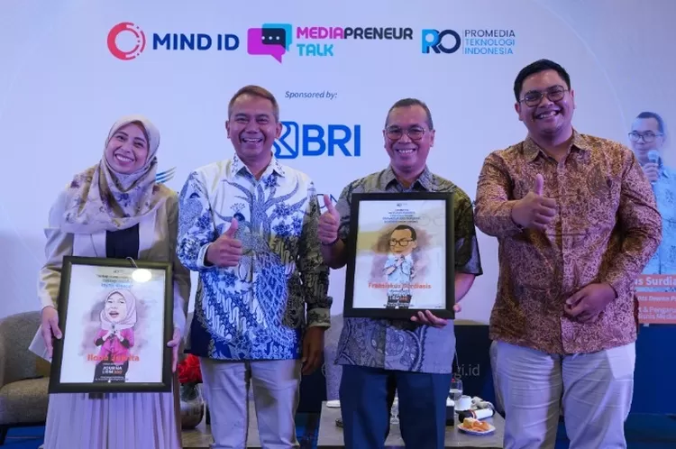 (Dari kiri ke kanan) CEO Props Ilona Juwita, CEO Promedia Teknologi Indonesia Agus Sulistriyono, dan Koordinator Bidang Pelatihan dan Program Jurnalisme Berkualitas Komite Publisher Rights Fransiskus Surdiasis (ketiga dari kiri) saat menjadi pemateri di MIND ID Mediapreneur Talks 2024. 