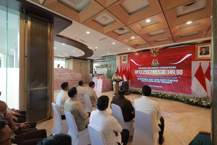 &ldquo;Kita harus berani, jujur, dan bekerja keras. Jangan takut, jangan malas. Kejar terus uang rakyat itu sampai kembali utuh,&rdquo; pungkas Presiden  Prabowo.