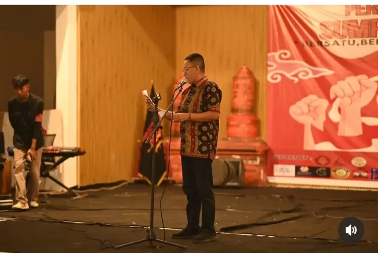 Dr Hendra Sudrajat baca puisi seputaran Musi