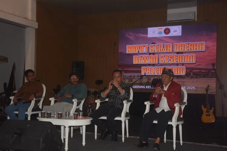 Dalam Rakerda Dewan Kesenian Palembang 2025  juga digelar diskusi dengan narasumber Ketua DKSS Ms Iqbal Rudianto, Ketua DKP M Nasir, dan Ketua Komite Teater Hasan, MSn