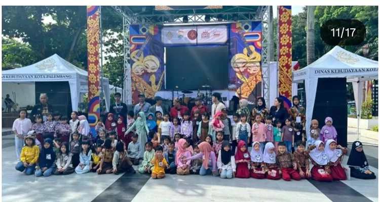 Peserta mewarnai ratu sinuhun