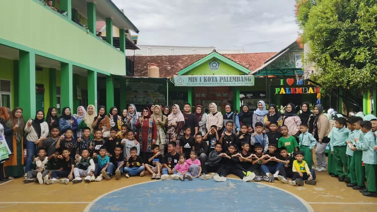 Tim bersama guru dan orangtua murid