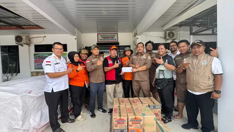 DPRD Subang salurkan bantuan bagi warga terdampak banjir di Pantura
