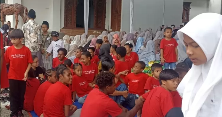 Pondok Pesantren Ora Aji asuhan Gus Miftah menggelar buka puasa bersama 2.000 anak yatim lintas iman