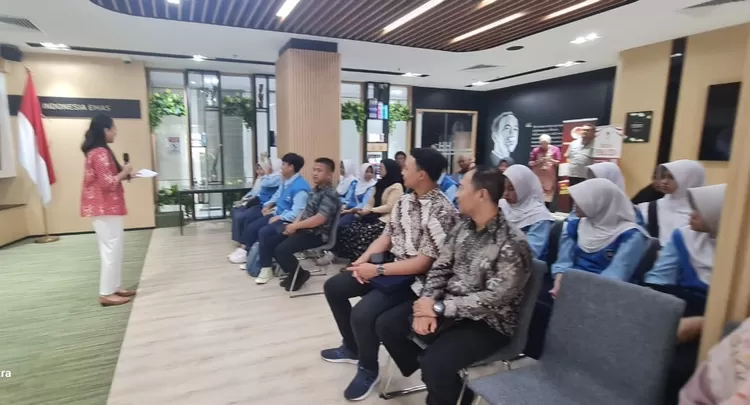 seminar bertajuk BRISIK (Ngobrolin Isu Singapura Indonesia Kini)