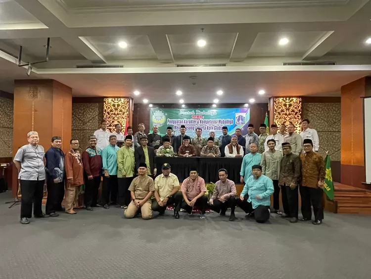 Foto bersama narasumber dengan peserta Dauroh Mubaligh - Foto: Henri Lukmanul Hakim