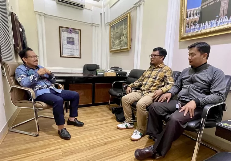 Silaturahmi tim website persis.or.id ke Bendahara Umum PP PERSIS, H. Andi Sugandi