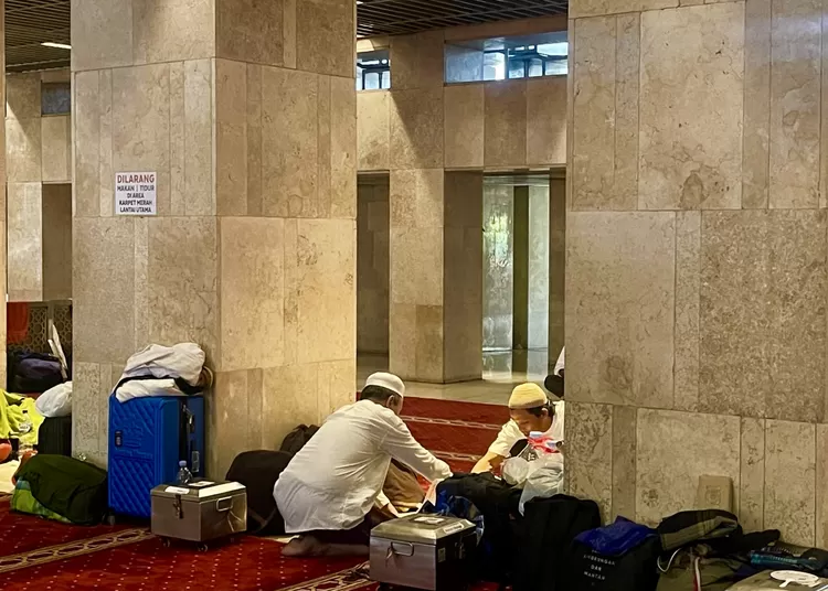 Diskusi saat malam lailatul qadar di Masjid IstiqlalFoto: Henri Lukamul Hakim