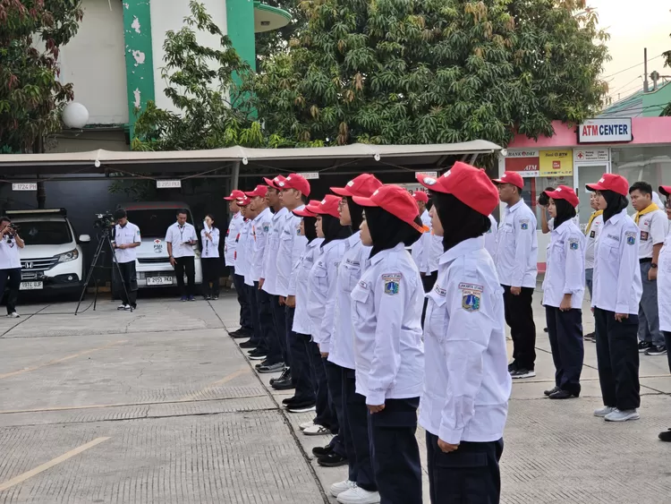 26 Anggota KSR Kemanusiaan 4 yang Dilantik oleh Ketua PMI Kota Jakarta Utara Rijal, S.E