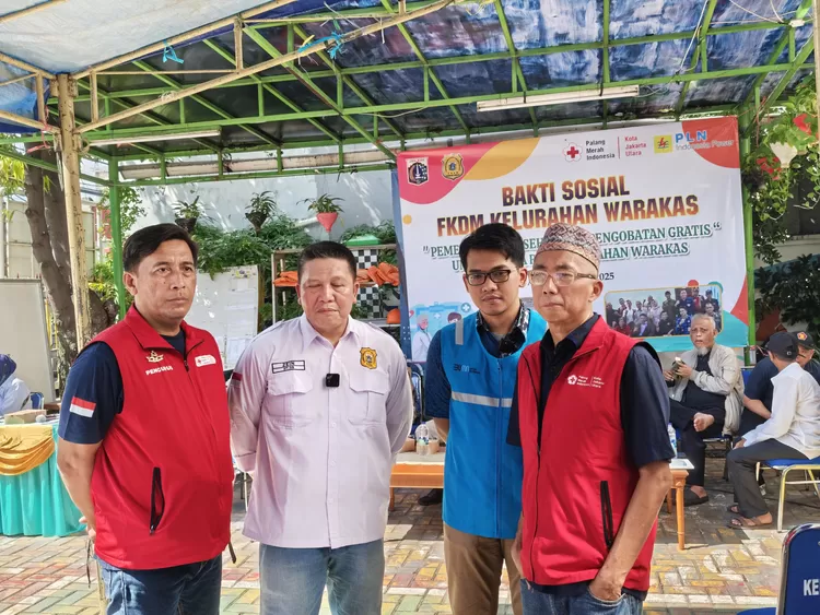 Pengurus PMI dan Perwakilan Indonesia Power Fajar 