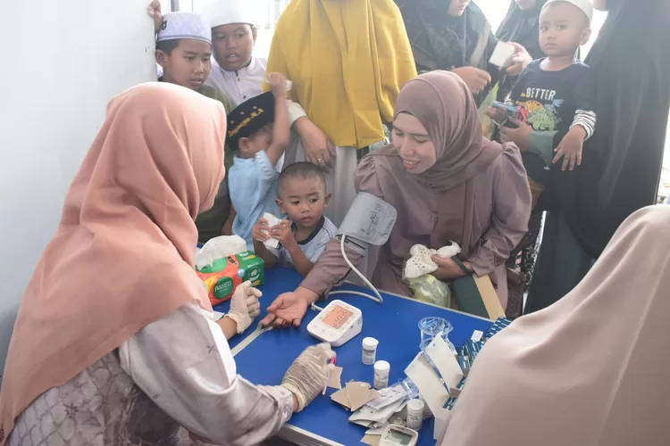 Perumahan Taman Arroyan Gelar Santunan Anak Yatim, Khitanan dan  Pemeriksaan Kesehatan Gratis