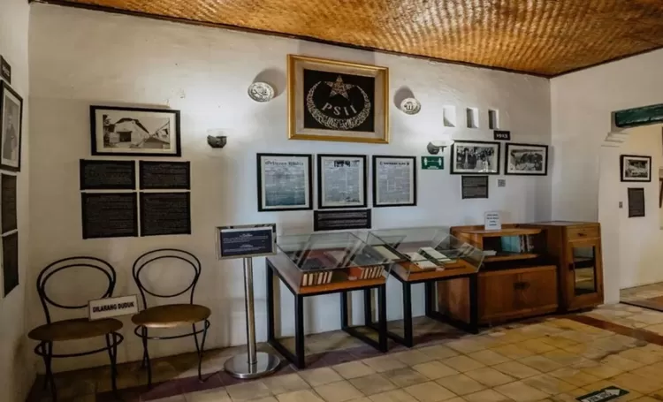 Bagian dalam Museum HOS Tjokroaminoto