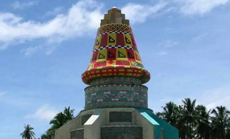 Tugu Kupiah Meukeutop di Meulaboh