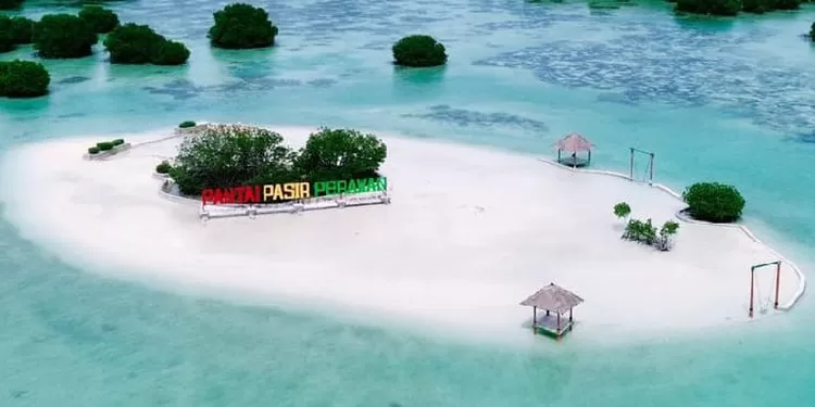 Surga dunia ada di Indonesia berada di Pulau Pari