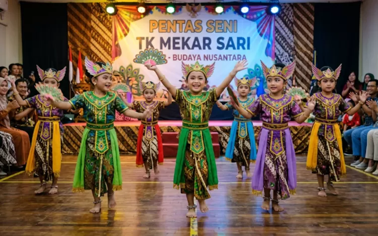 Ilustrasi beberpaa siswa TK sedang melakukan tarian kipas
