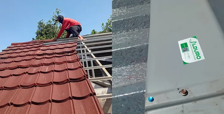 Program 'Ganti Atap Rumah Wartawan' Berlanjut, Editor Mitra Promedia Group elbaitsukabumi.com Rasakan Manfaat Atap Alduro