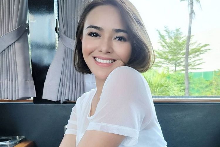 Terlihat Belahan Dada Tampilan Amanda Manopo Di Pernikahan Glenca Chysara Banjir Kritikan Para