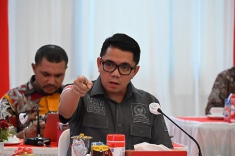 CEK FAKTA: Ruang Kerja DPR Digeledah KPK, Di Brankas Arteria Dahlan ...