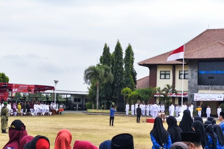 Siswa SMA NU 05 Brangsong Dipercaya Jadi Paskibra Upacara HUT ke-81 RI Tingkat Kecamatan Brangsong