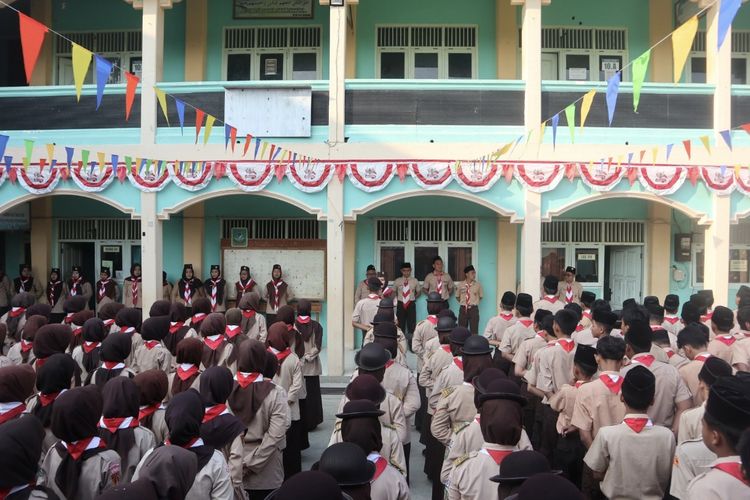 Pramuka dan Nilai Religius Berpadu di SMA NU 05 Brangsong, Guru-Siswa Ziarah ke Mbah Dimyati Rois
