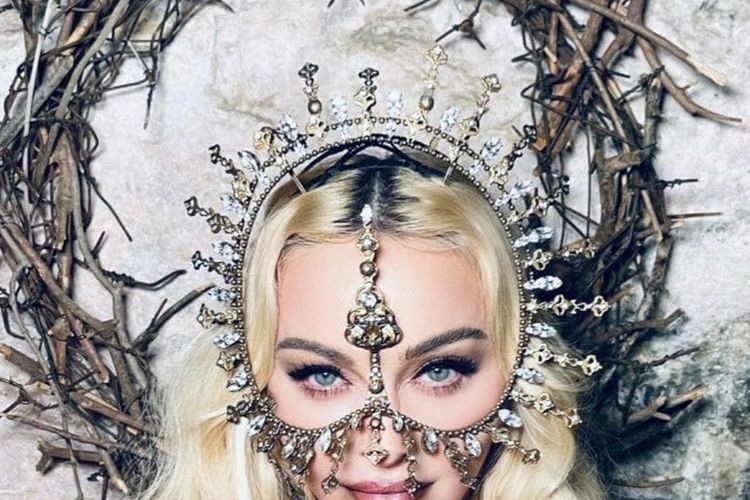 Bertabur Kristal, Headpiece Karya Rinaldy Yunardi Dipakai Madonna ...