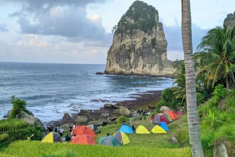 Enam Wisata Pantai Pacitan Terbaru Tiket Masuk Daya Tarik Dan Lokasi Jawa Pos