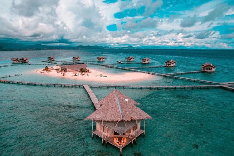 Nikmati kemewahan villa terapung di Pulo Cinta dengan pemandangan laut yang menakjubkan