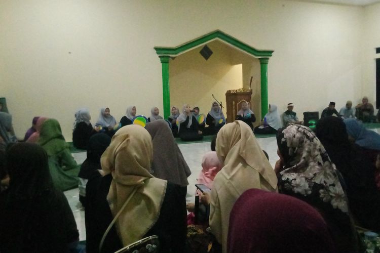 Meriahkan Hari Pahlawan, Ribuan Warga Cogreg Padati Masjid Jami