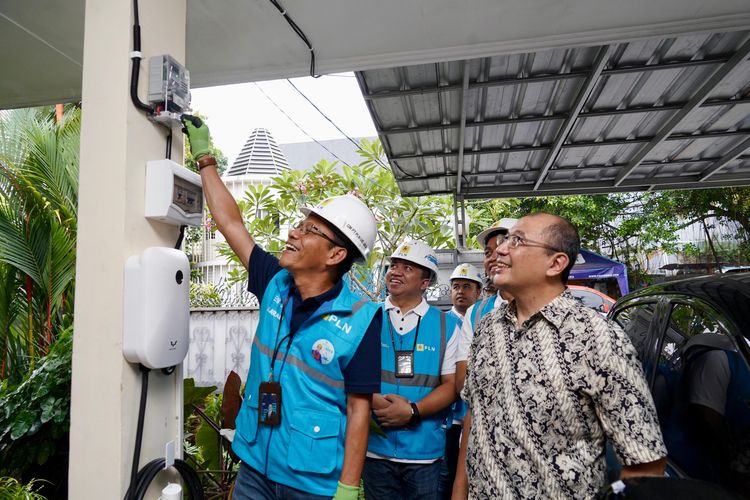 PLN Menyalakan 300 Home Charging Serentak di Jakarta, Darmawan Prasodjo: Mendukung Akselerasi Penggunaan Listrik di Tanah Air