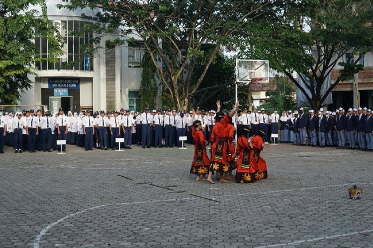 Jenis-jenis Cerita Fiksi Lengkap Dengan Pengertiannya, Kunci Jawaban ...