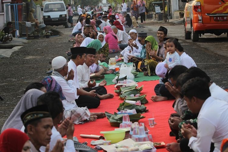 Teks Doa Malam Tirakatan 17 Agustus 2023 Untuk Peringatan HUT RI Ke 78 ...