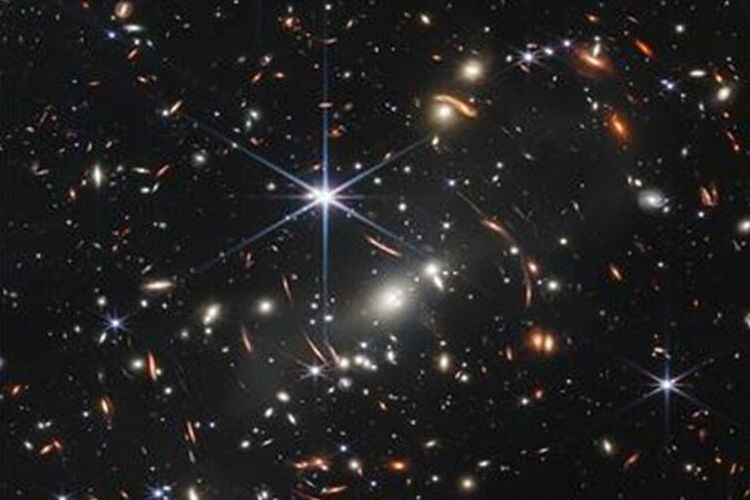 Menjelajah Alam Semesta: Menemukan Bintang yang Tak Terduga di Luar Angkasa!