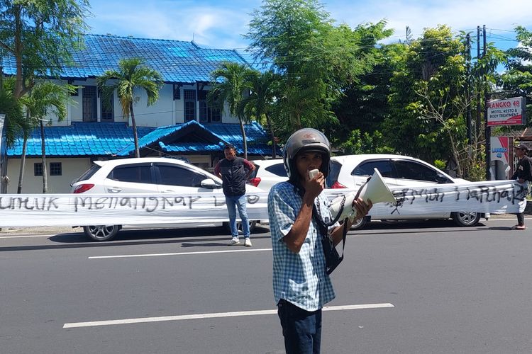 Logis NTB Kembali Geruduk Polda NTB, Minta DPO Muhammad Harharah Ditangkap